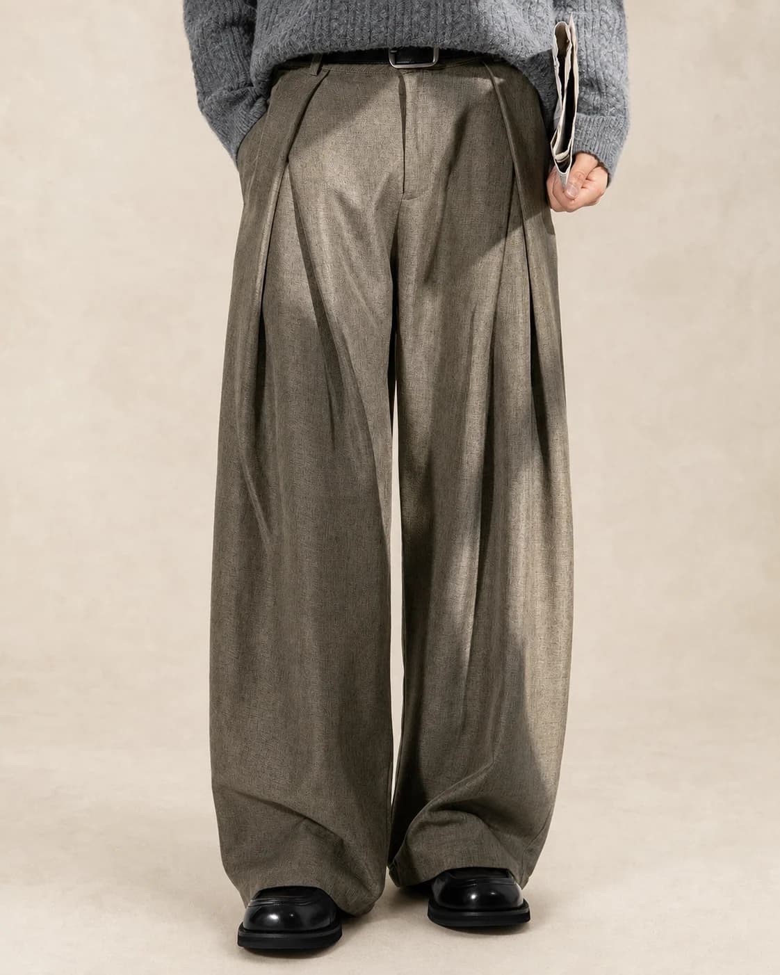 Pantalon homme à pinces et jambe large