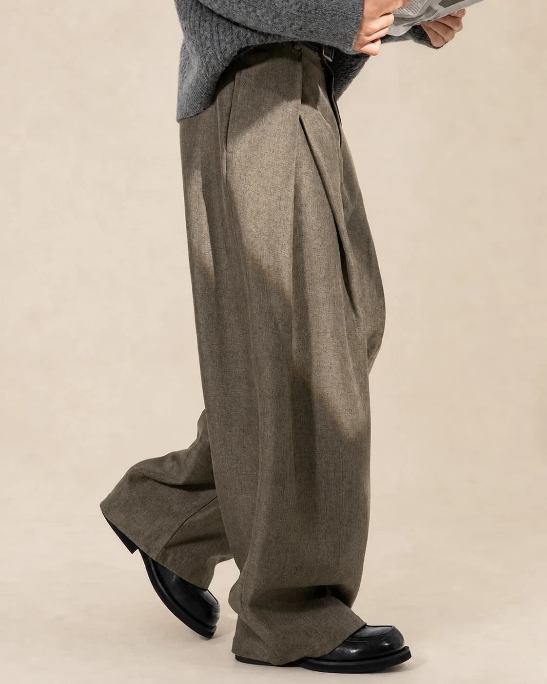 Pantalon homme à pinces et jambe large