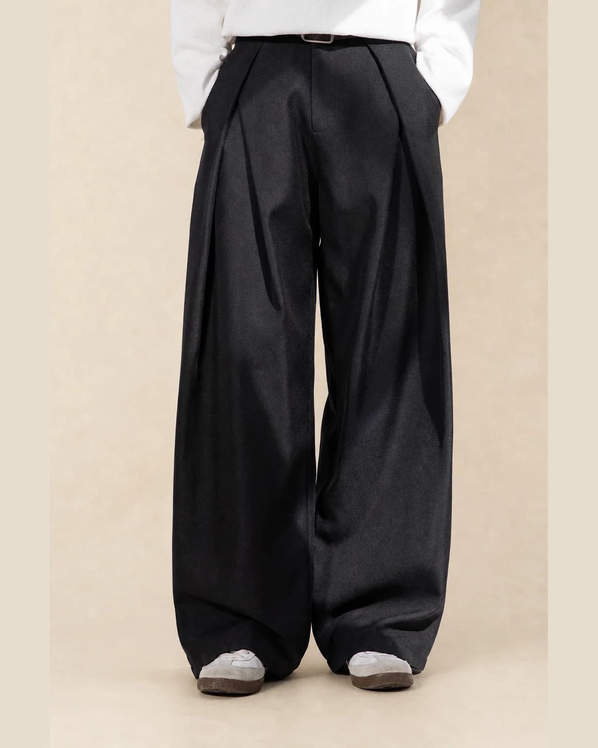 Pantalon homme à pinces et jambe large