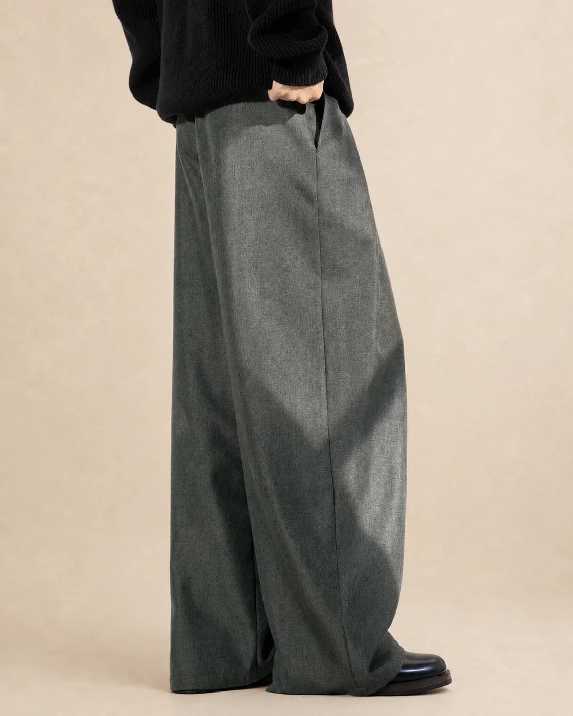 Pantalon homme à pinces et jambe large