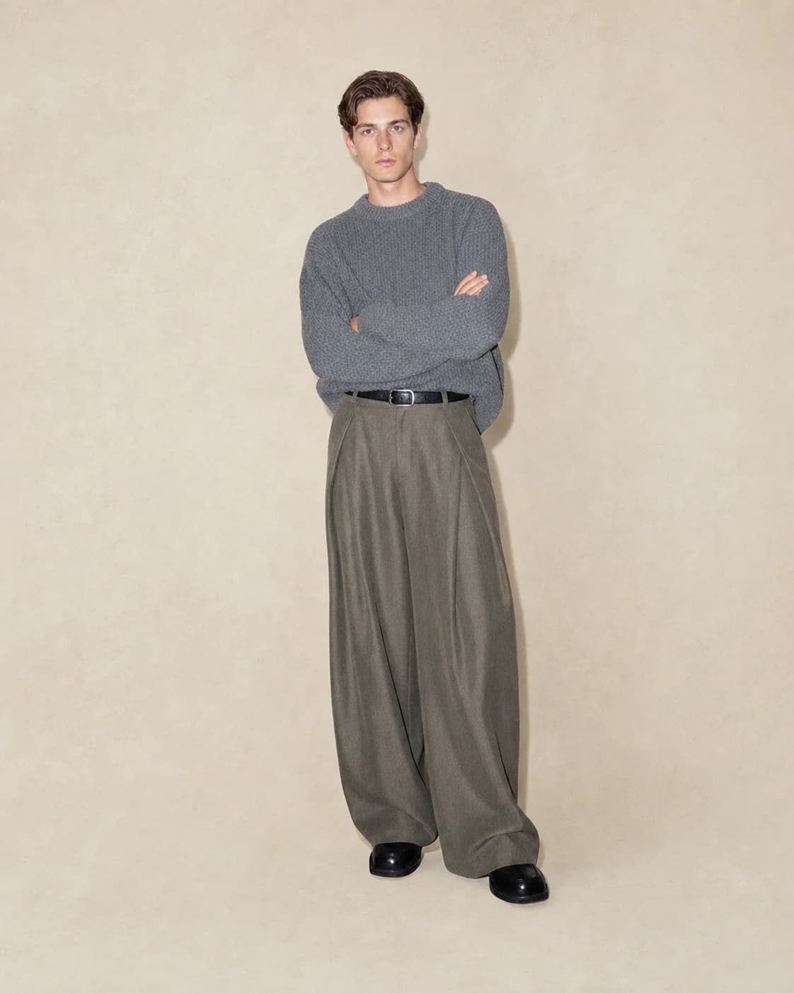 Pantalon homme à pinces et jambe large